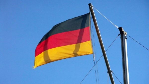 RND: Германии приходится платить миллиарды за прошлые просчеты Шольца